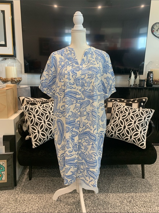 Dresses & Skirts - J McLaughlin Blue & White Paisley V-Neck Women's Dress medium. New!